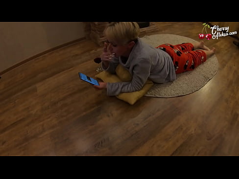 ❤️ クレイジーブロンドは、巨大なディックを吸うとその上にバウンス - アナルセックス ❤ ロシアポルノ ❌️❤