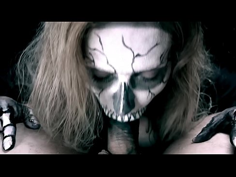 ❤️ 魔性の女、黒い口でチンコをしゃぶり、ザーメンを飲み込む。 ❤ ロシアポルノ ❌️❤